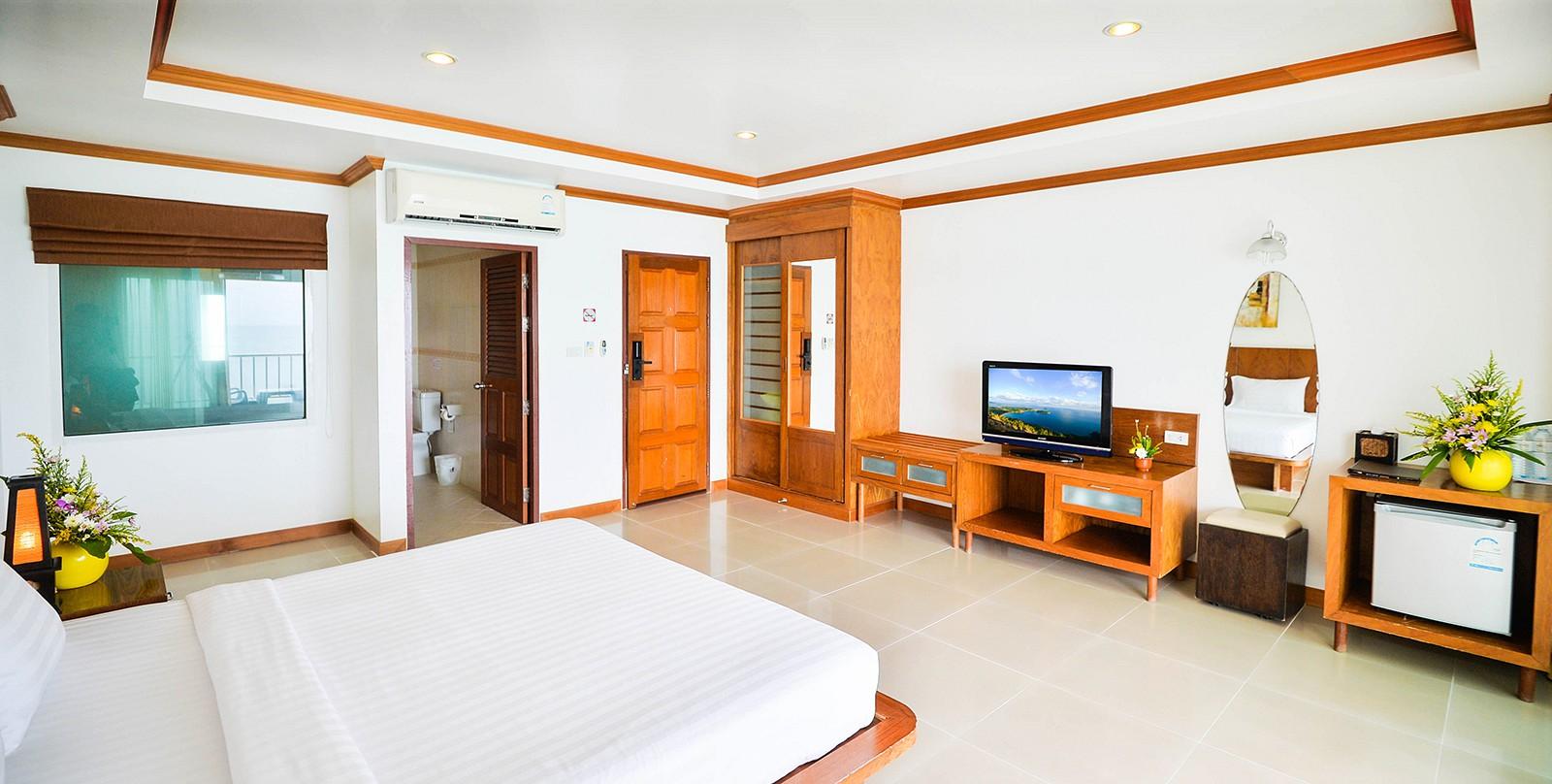 Tri Trang Beach Resort Patong Esterno foto